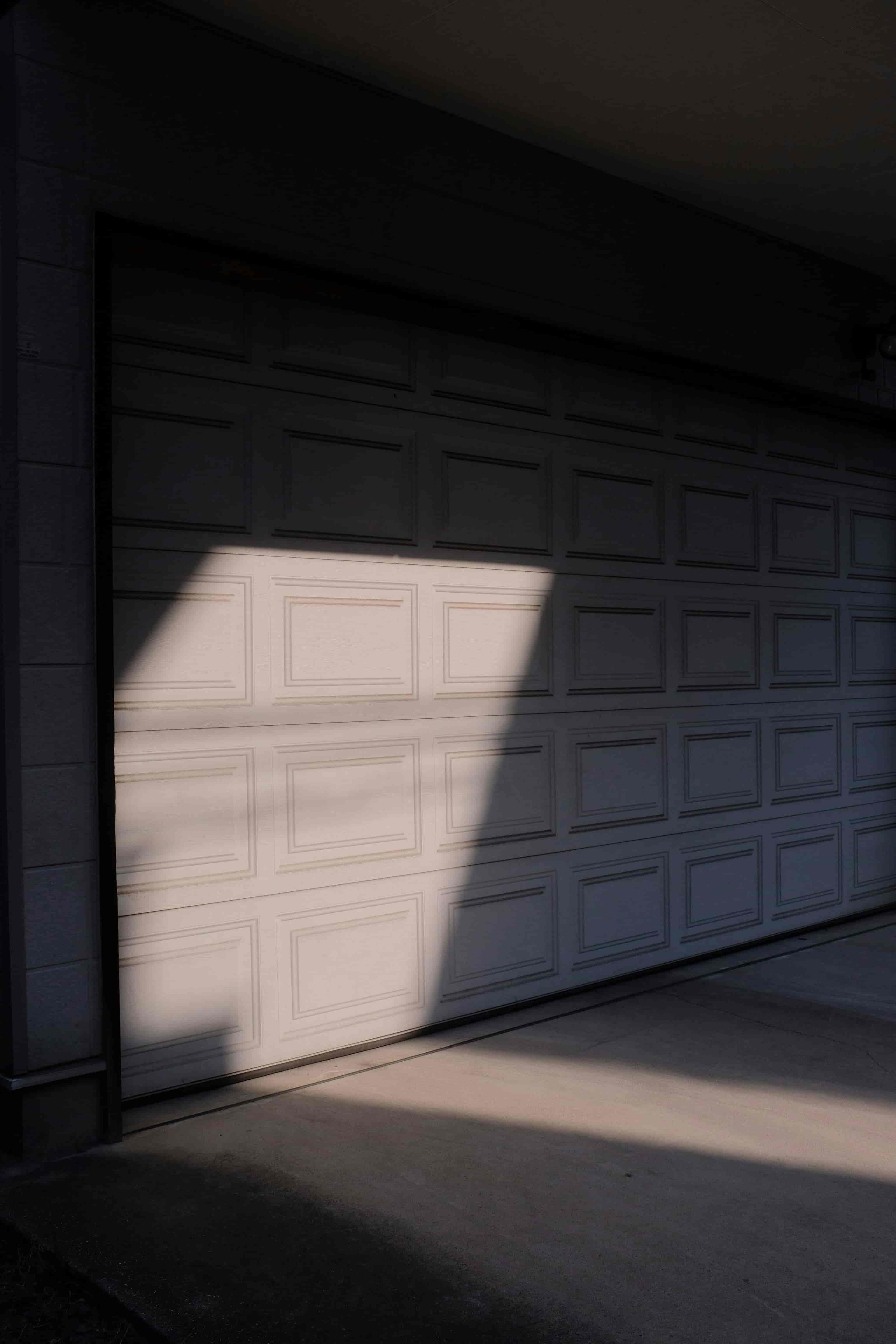 Sektionaltor einer Doppelgarage